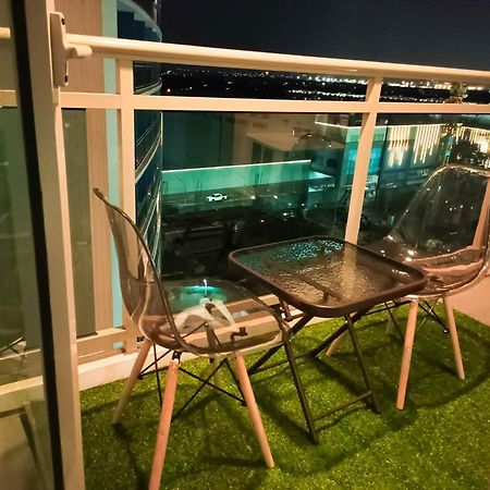 Beach Front Living In The Heart Of The City, Azure Residences Manilla Buitenkant foto