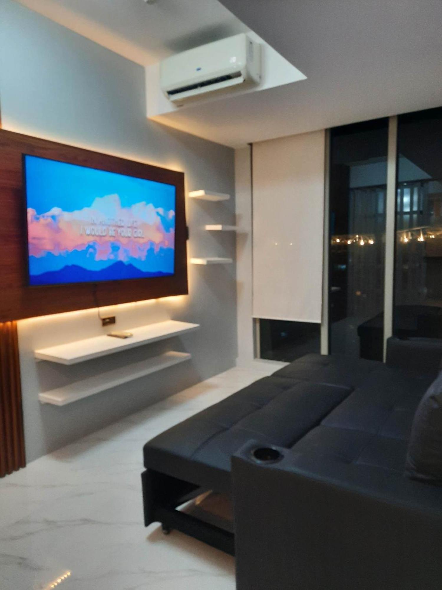 Beach Front Living In The Heart Of The City, Azure Residences Manilla Buitenkant foto